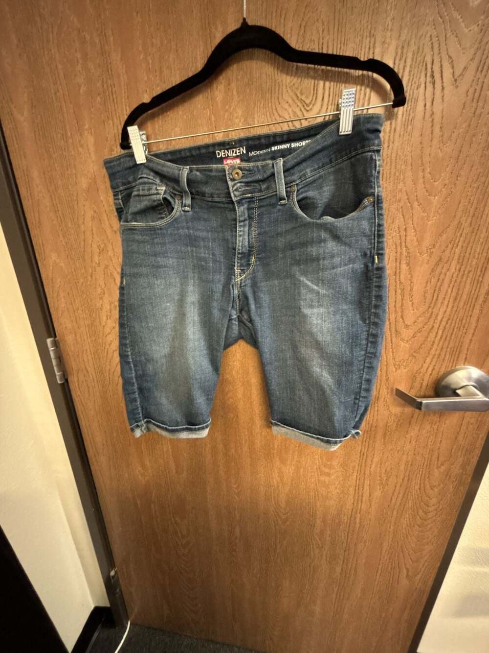 Denizen from Levi's Women's Modern Skinny Cuffed Bermuda Shorts Size 14